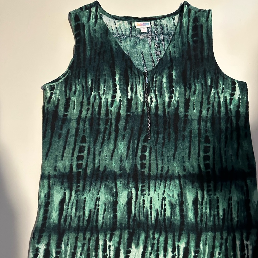 LulaRoe Rachael Zipper Sleeveless Shirt